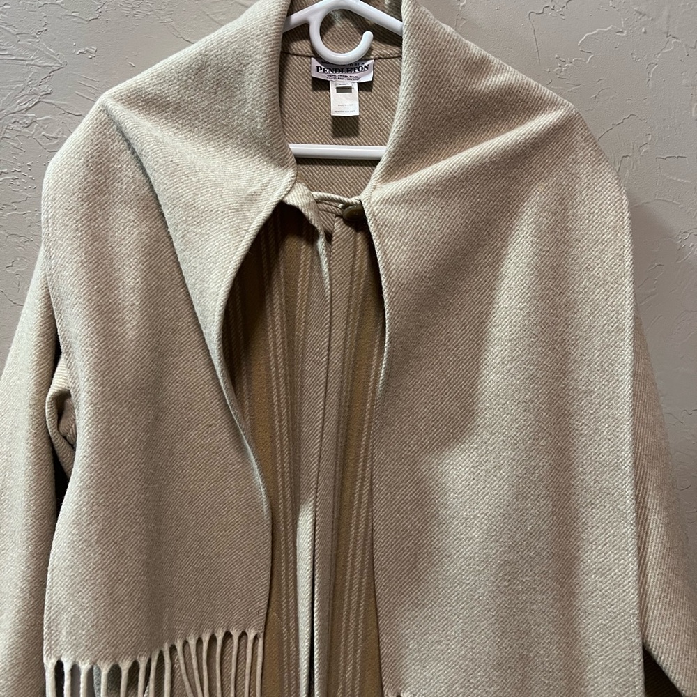 Pendleton Beige and Tan Fringed Women's Cape - Picture 10 of 13